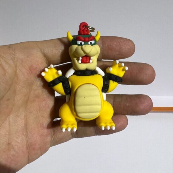 Mario - Little Fire Dragon keychain - Picture 2 of 5